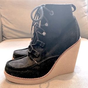 Vintage GAP wedge bootie in Oxford Style.  Suede upper. Size 6.